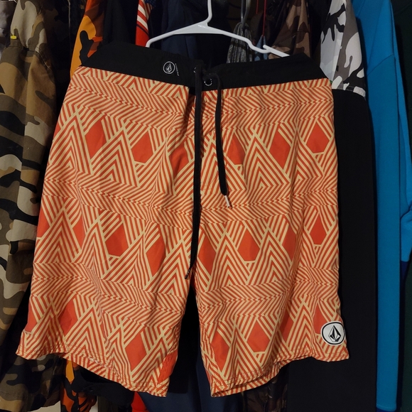 Volcom Board Shorts 38W - Picture 1 of 5
